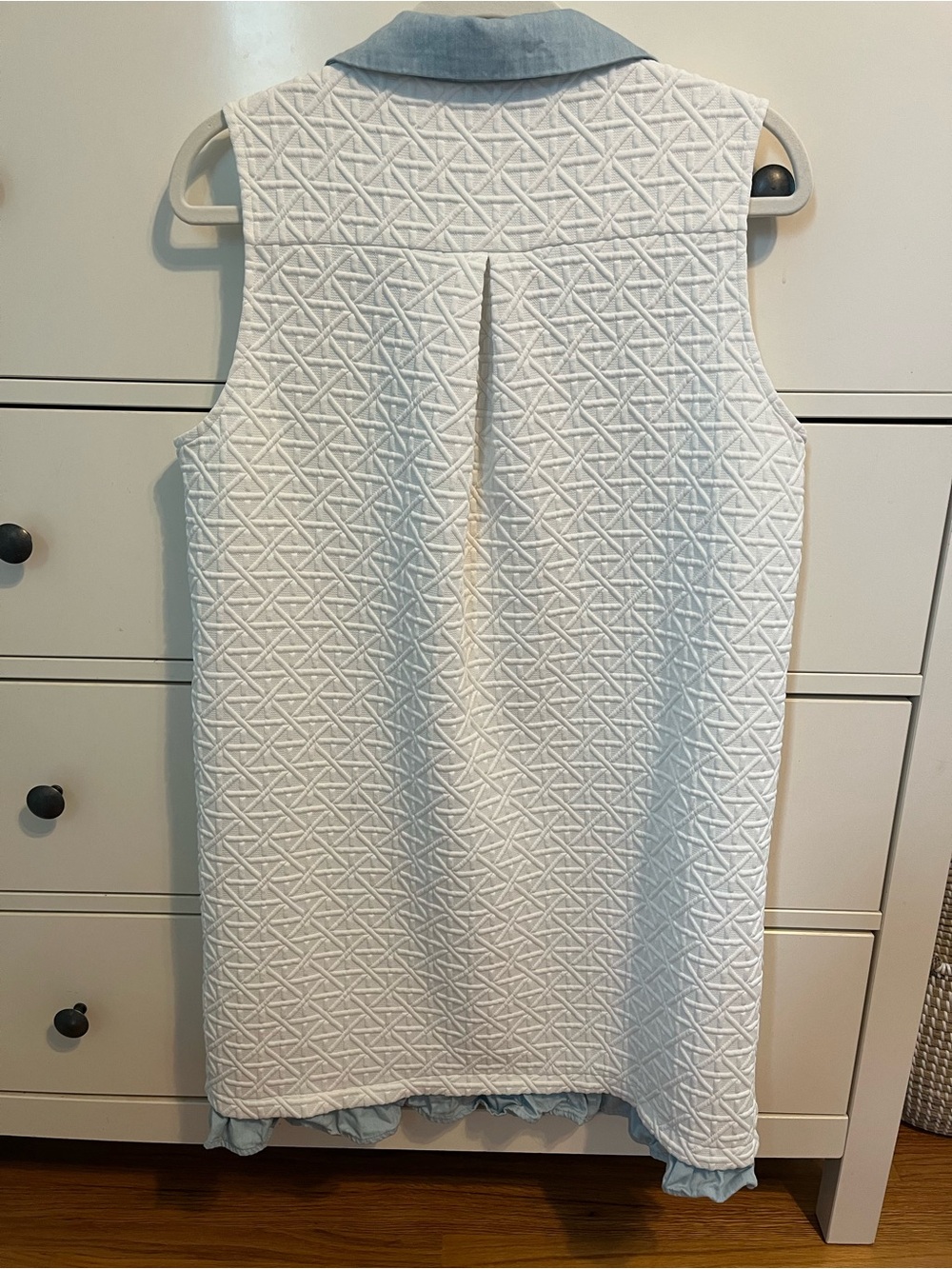 SSYS Sleeveless White Quilted Dress with Light Blue Collar - Picture 5 of 6